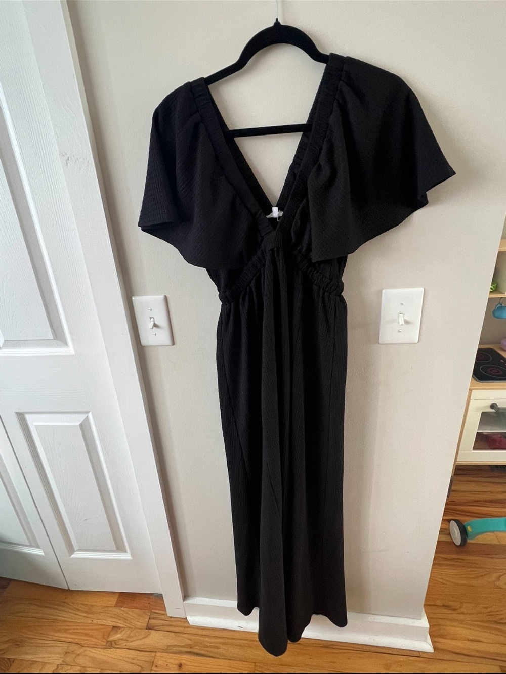 Elegant Black V-Neck Maxi Dress with Flutter Sleeves